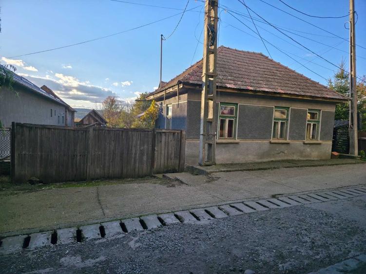Casă cu 3 camere în Dumbrăvioara