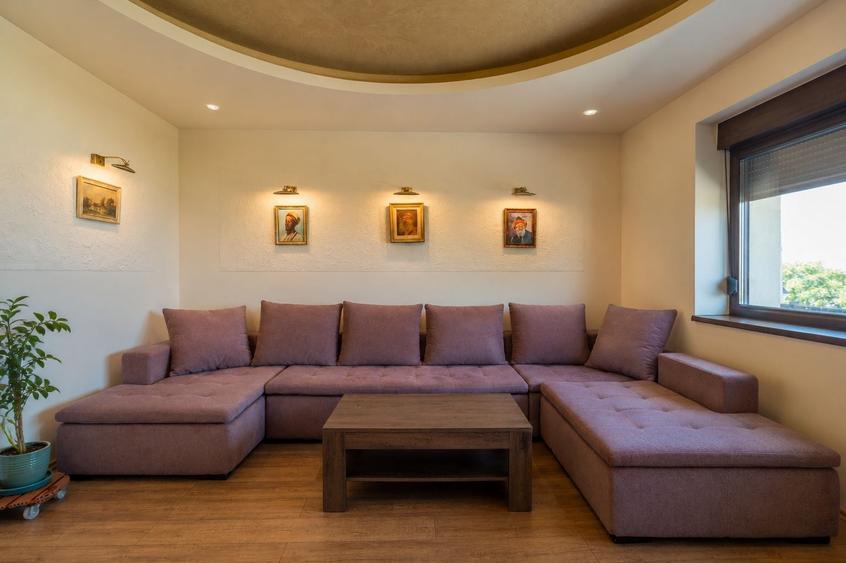 Apartament cu 3 camere decomandat, mobilat în Peninsula