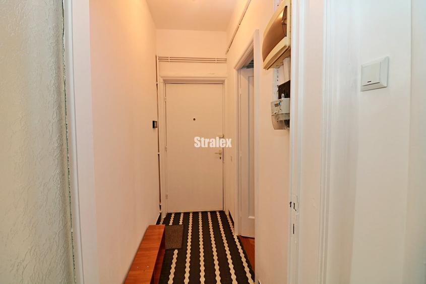 Apartament cu 3 camere circular în P-ța Unirii