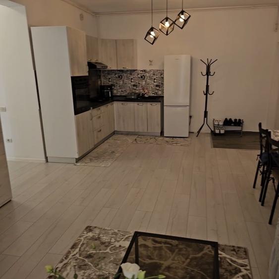 Apartament cu 3 camere decomandat, mobilat în Rahova