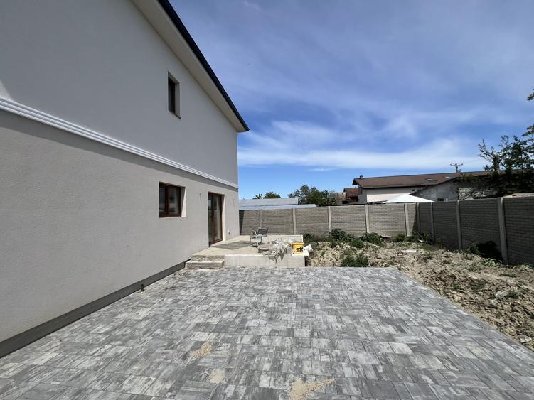 Duplex cu 5 camere cu Canalizare în Chișoda