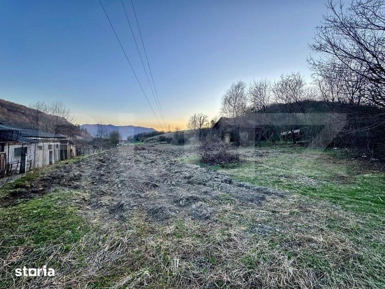 Teren de 4600 mp, în Central