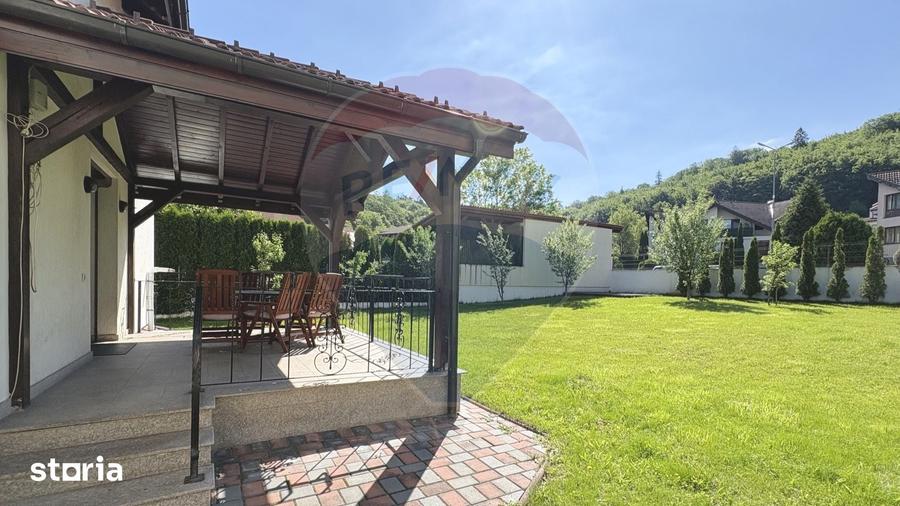 Casă cu 4 camere cu Teren 742 Mp în Dârste