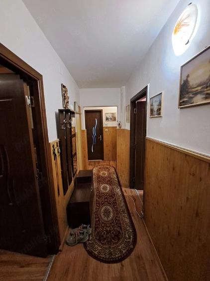 Apartament cu 3 camere decomandat în Dârste