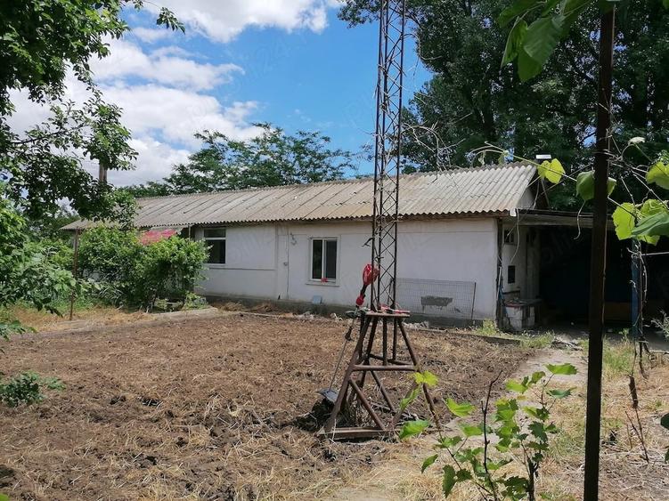 Casă cu 5 camere cu Teren 4500 Mp în Poiana