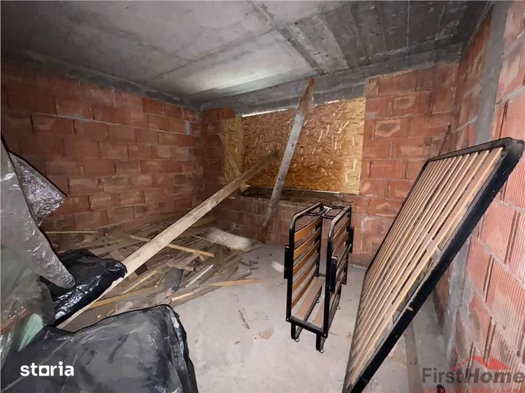 Casă cu 5 camere cu Teren 694 Mp în Golești