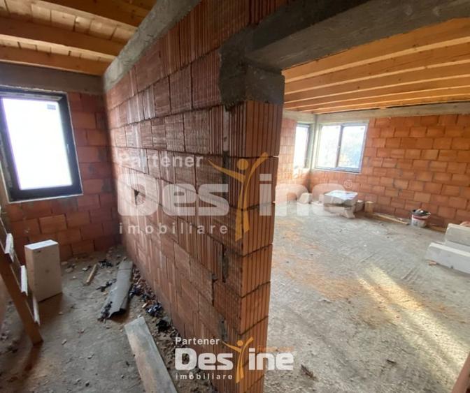 Casă individuală cu 6 camere cu Teren 500 Mp în Ciritei