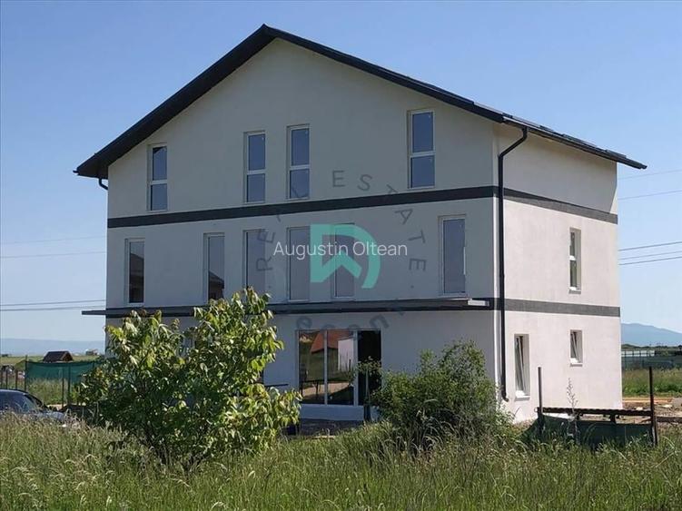 Casă individuală cu 4 camere cu Teren 150 Mp în Tărlungeni