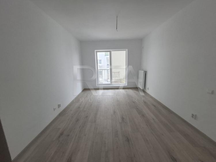 Apartament cu 3 camere decomandat în Titan