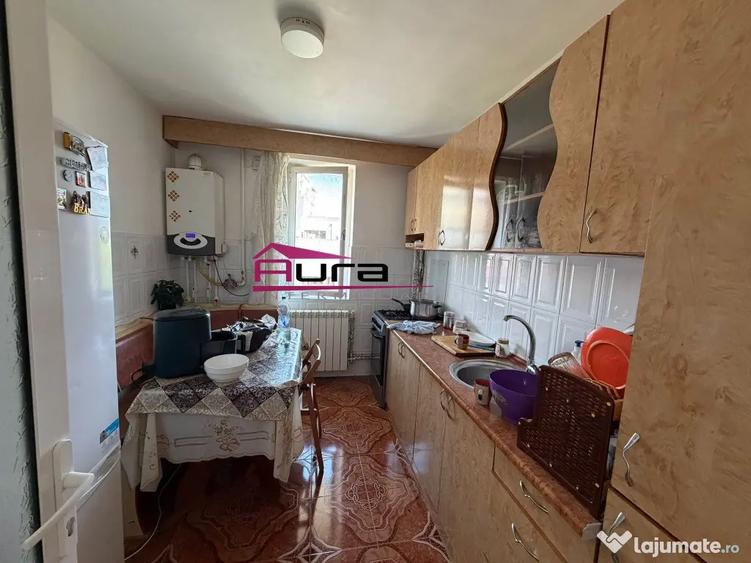 Apartament cu 2 camere semidecomandat în Piața Veche