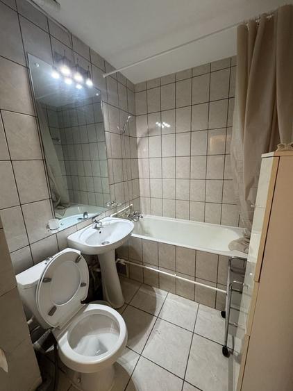 Apartament cu 3 camere semidecomandat, mobilat în City Park Mall