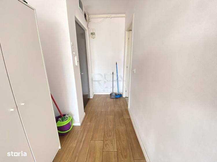 Apartament cu 3 camere semidecomandat în Sebastian