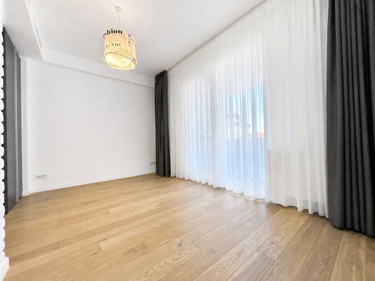 Casă individuală cu 7 camere cu Piscina în Iancu Nicolae