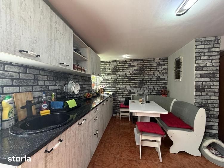 Casă cu 5 camere cu Teren 756 Mp în Brazi
