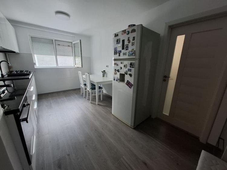 Apartament cu 2 camere semidecomandat în Satu Nou