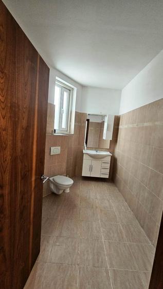 Apartament cu 5 camere semidecomandat în P-ța Romană