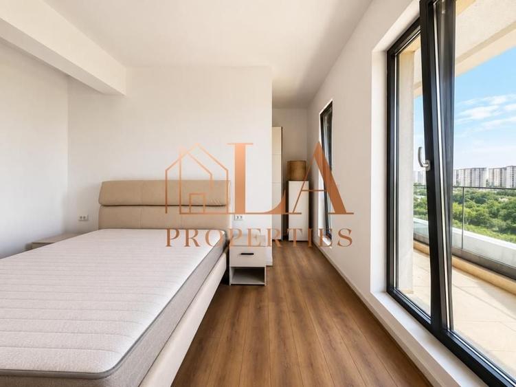 Penthouse cu 3 camere decomandat în Sud-Vest