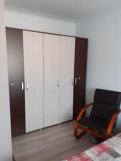 Apartament cu 3 camere semidecomandat în Micro III