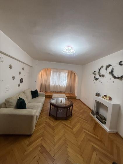 Apartament cu 3 camere decomandat în Dorobanți
