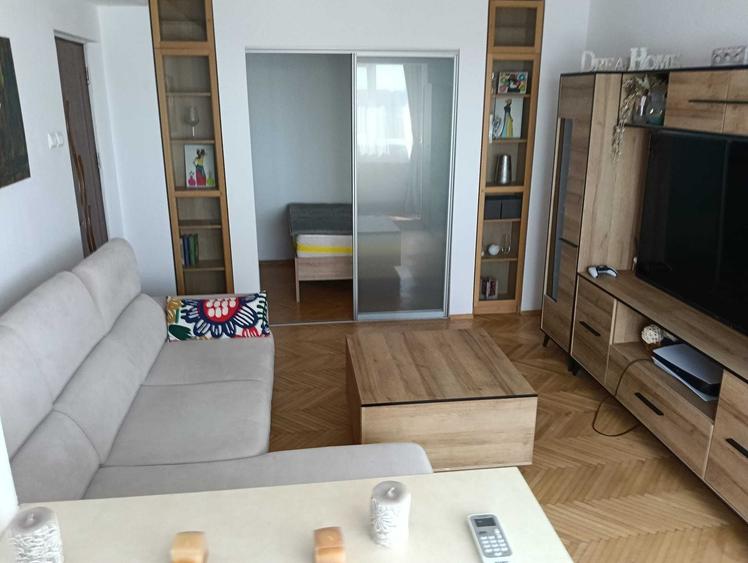 Apartament cu 2 camere decomandat în Titan