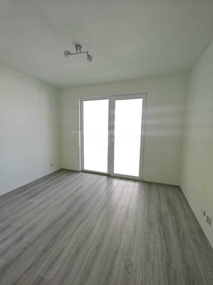 Apartament cu 3 camere decomandat, mobilat în Vest