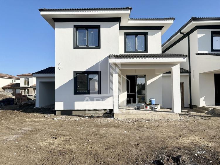 Duplex cu 5 camere cu Canalizare în Dumbrăvița