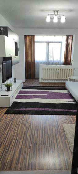 Garsonieră decomandată în Far