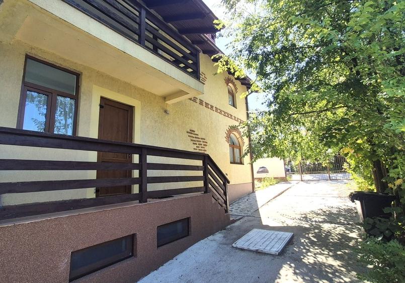 Casă cu 5 camere cu Teren 436 Mp în Central