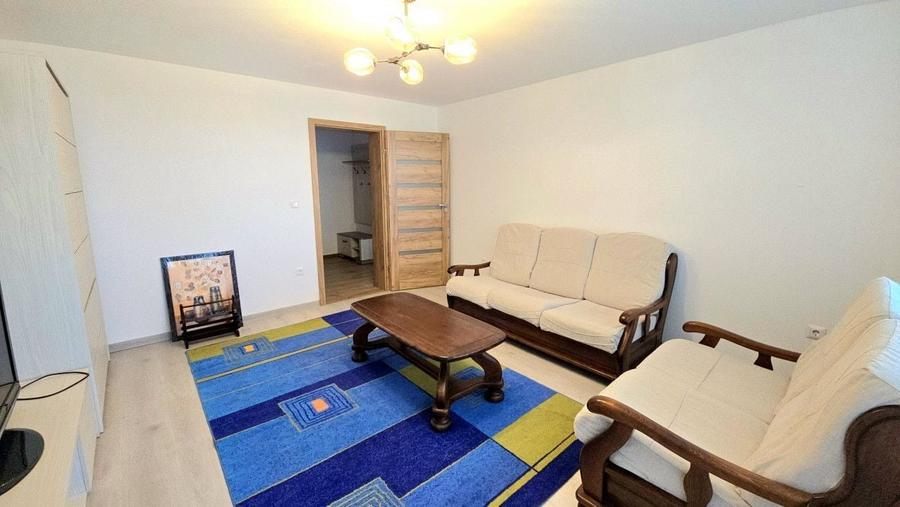 Apartament cu 3 camere decomandat, mobilat în Cloșca