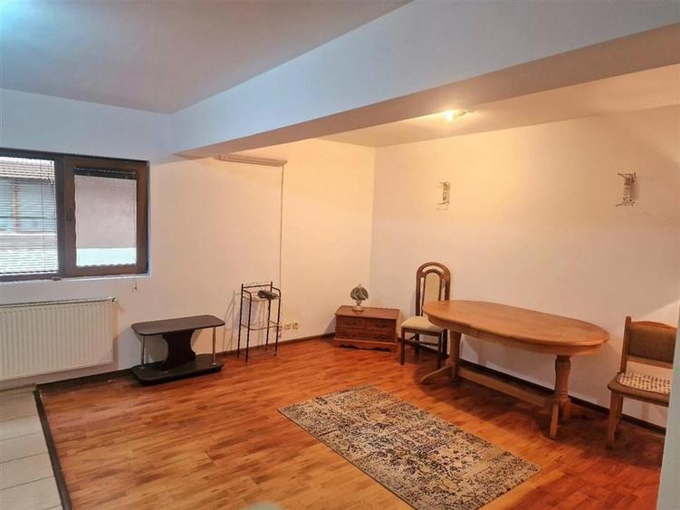 Apartament cu 3 camere decomandat, mobilat în Prelungirea Ghencea