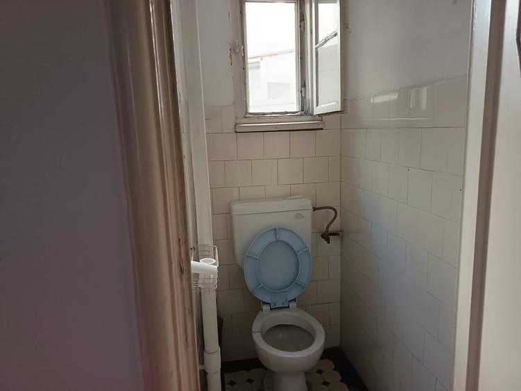 Apartament cu 3 camere semidecomandat, mobilat în Armeneasca