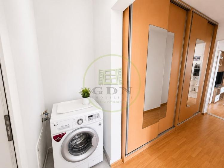 Apartament cu 4 camere semidecomandat, mobilat în Băneasa