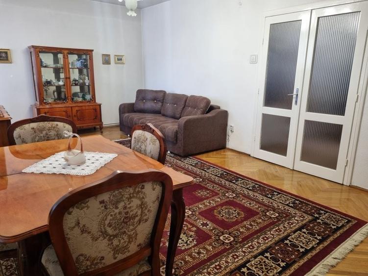 Apartament cu 3 camere decomandat în Calea București