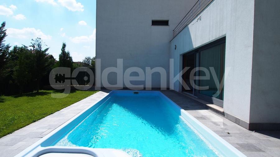 Duplex cu 5 camere cu Piscina în Iancu Nicolae