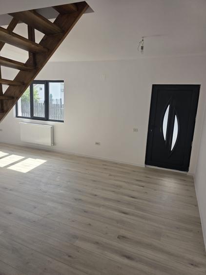 Casă cu 4 camere în Lumina