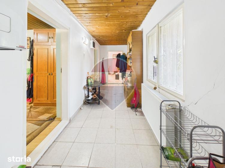 Casă cu 6 camere cu Teren 2800 Mp în Butimanu