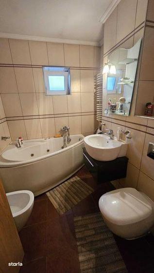 Apartament cu 3 camere decomandat în Cetate