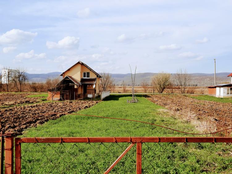 Casă individuală cu 7 camere cu Canalizare în Ilia
