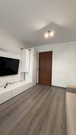 Apartament cu 3 camere decomandat în Rahova