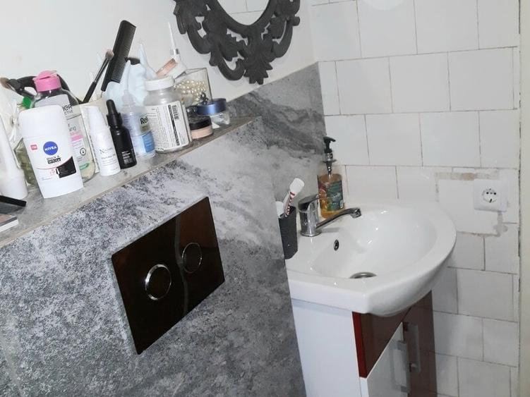 Apartament cu 3 camere semidecomandat în Colentina