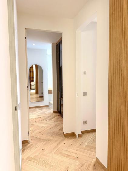 Apartament cu 3 camere semidecomandat în P-ța Victoriei