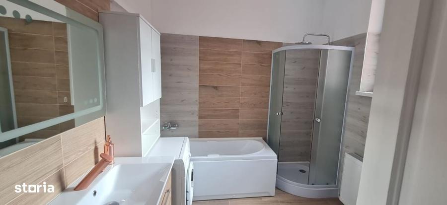 Apartament cu 4 camere în Centrul Civic