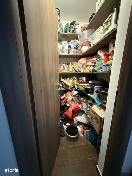 Apartament cu 4 camere în Berceni