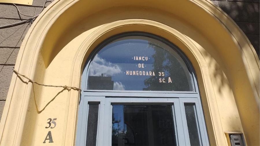 Apartament cu 2 camere decomandat în Victoriei