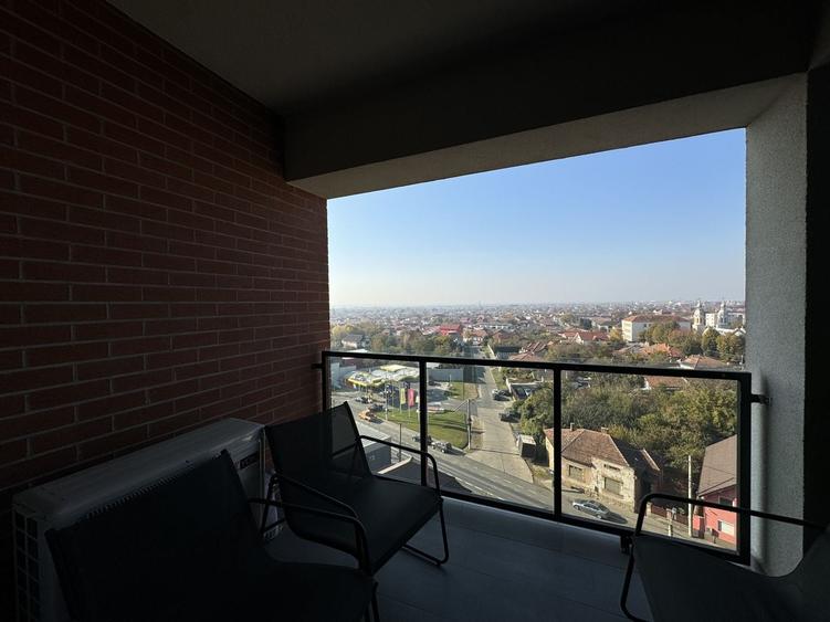 Apartament cu 3 camere semidecomandat, mobilat în UTA
