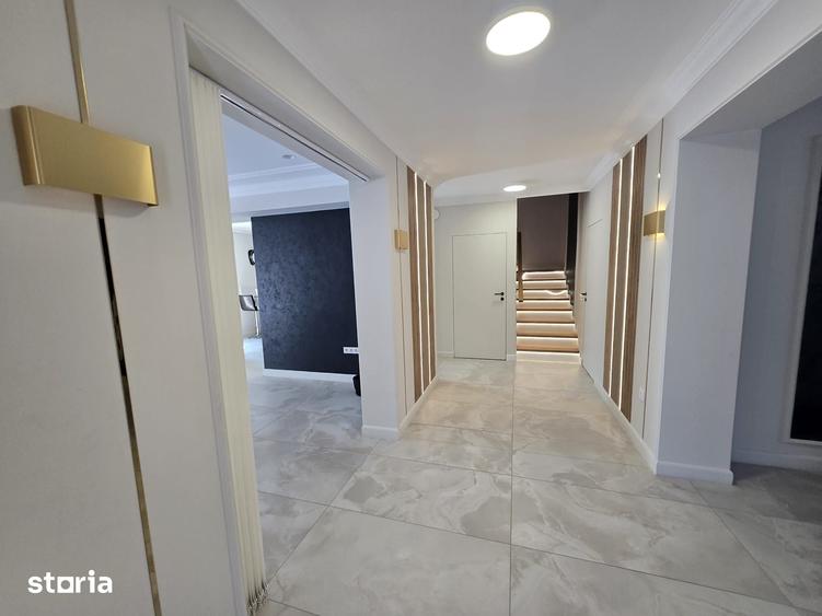 Casă cu 9 camere cu Teren 400 Mp în Semicentral