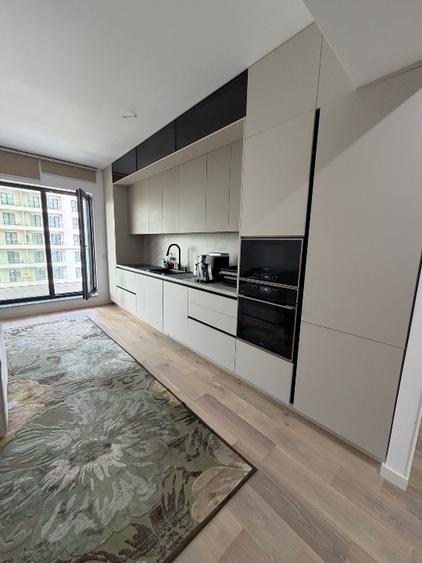 Apartament cu 3 camere semidecomandat, mobilat în Central