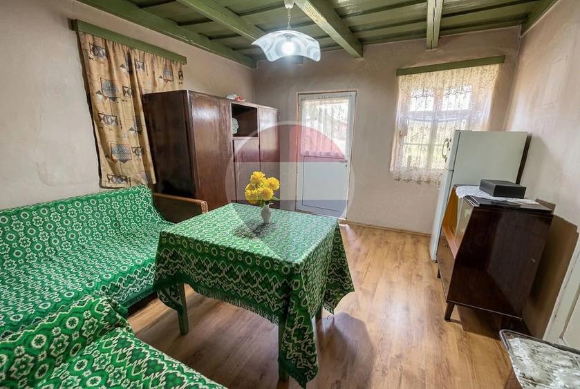 Casă cu 2 camere cu Teren 3618 Mp în Moldovenești