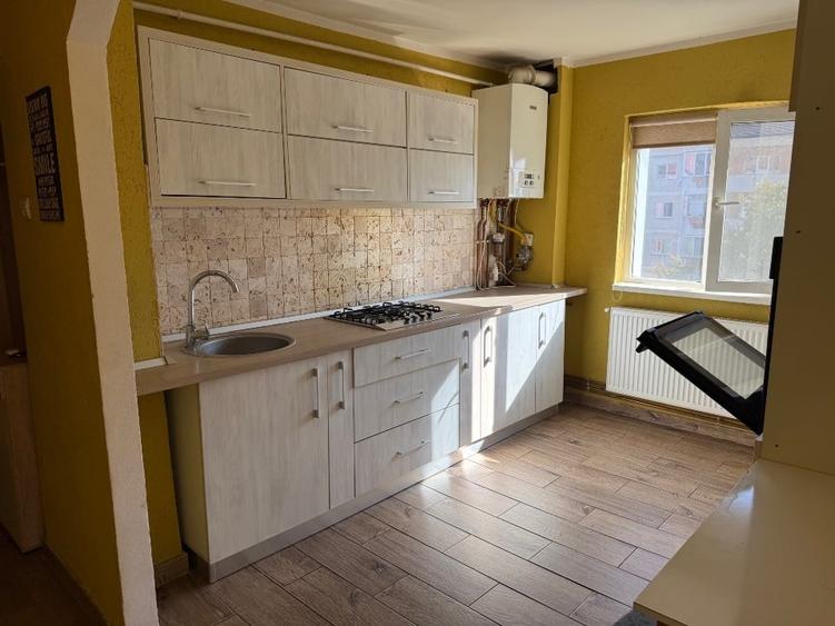 Apartament cu 2 camere semidecomandat, mobilat în Girocului