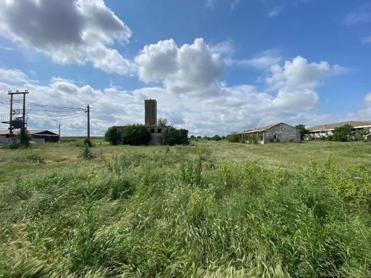 Teren agricol intravilan de 16862 mp, în Hârșova